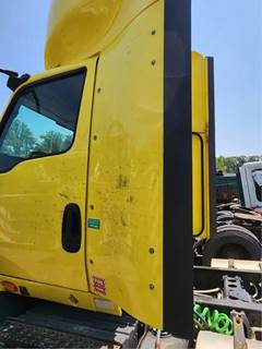 International RH613 Left Cab Fairing