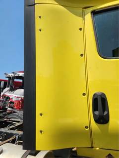 International RH613 Right Cab Fairing