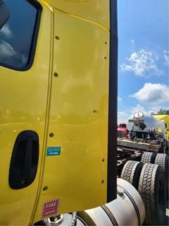 International RH613 Left Cab Fairing