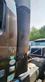 Volvo VNL Left Cab Fairing