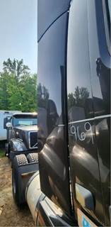 Volvo VNL Right Cab Fairing