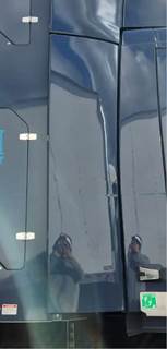 Volvo VNL Right Cab Fairing