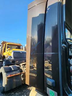 Volvo VNL Right Cab Fairing