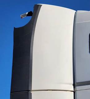 Volvo VNL Right Cab Fairing