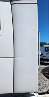 Volvo VNL Left Cab Fairing