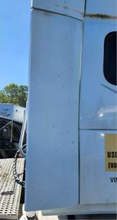 Volvo VNL Right Cab Fairing