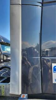 Volvo VNL Right Cab Fairing