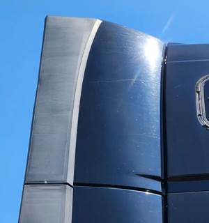 Volvo VNL Right Cab Fairing