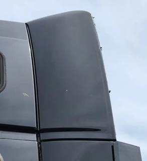 Volvo VNL Left Cab Fairing