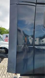 Volvo VNL Right Cab Fairing