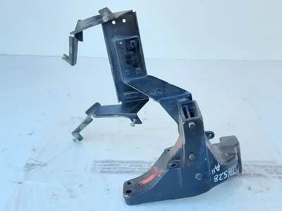 Peterbilt 579 Cab Mount