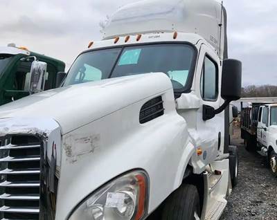 Freightliner Cascadia 113 Cab Assembly