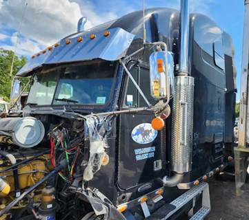 Freightliner FLD120SD Cab Assembly for a 2008 Freightliner FLD120SD Glider