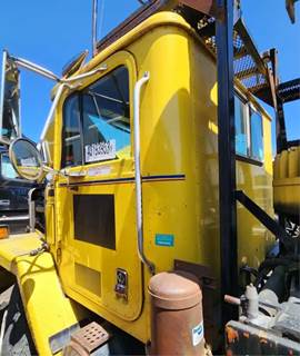 International F5070 Cab Assembly for a 1993 International F-5070