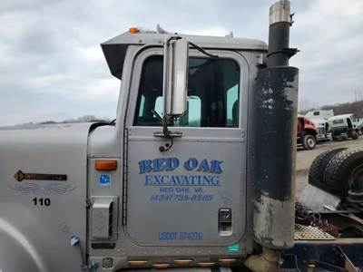 International F9370 Cab Assembly for a 1997 International F-9370