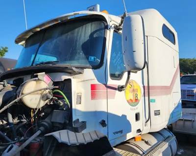 Mack Vision CXN613 Cab Assembly for a 2006 Mack CXN613