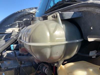 Freightliner Century Class 120 Coolant Reservoir for a 2007 Freightliner CST120