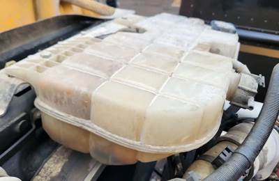 Peterbilt 365 Coolant Reservoir