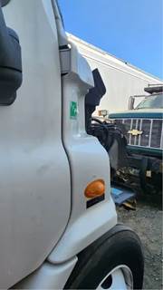Freightliner Cascadia 113 Cowl