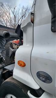 Freightliner Cascadia 113 Cowl