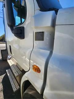Freightliner Cascadia 113 Cowl