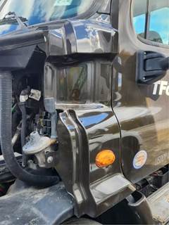 Freightliner Cascadia 113 Cowl