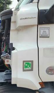 Freightliner Cascadia 116 Cowl