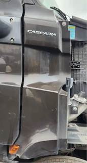 Freightliner Cascadia 116 Cowl for a 2019 Freightliner Cascadia 116 Day Cab