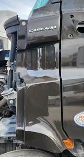 Freightliner Cascadia 116 Cowl for a 2020 Freightliner Cascadia 116 Day Cab