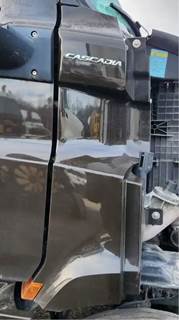 Freightliner Cascadia 116 Cowl for a 2020 Freightliner Cascadia 116 Day Cab