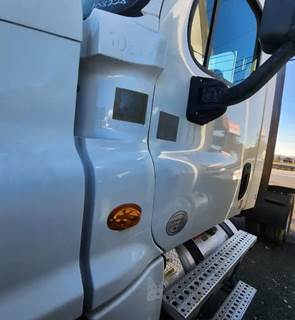 Freightliner Cascadia 125 Cowl