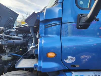 Freightliner Cascadia 125 Cowl