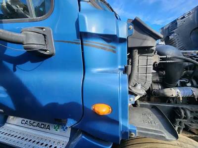 Freightliner Cascadia 125 Cowl