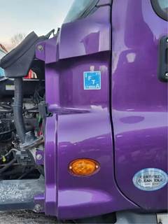 Freightliner Cascadia 125 Cowl