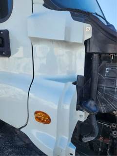 Freightliner Cascadia 125 Cowl