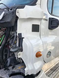 Freightliner Cascadia 125 Cowl