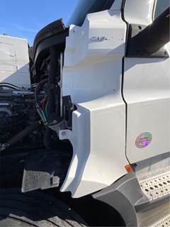 Freightliner Cascadia 126 Cowl