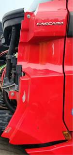 Freightliner Cascadia 126 Cowl