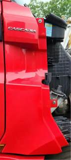 Freightliner Cascadia 126 Cowl