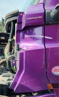 Freightliner Cascadia 126 Cowl