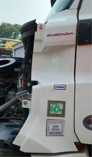 Freightliner Cascadia 126 Cowl