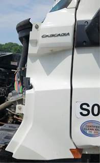 Freightliner Cascadia 126 Cowl