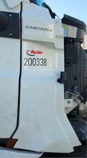 Freightliner Cascadia 126 Cowl