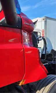 Freightliner Cascadia 126 Cowl