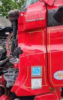 Freightliner Cascadia 126 Cowl