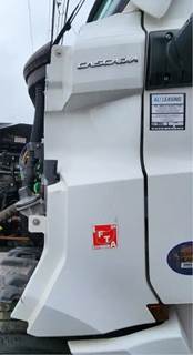 Freightliner Cascadia 126 Cowl