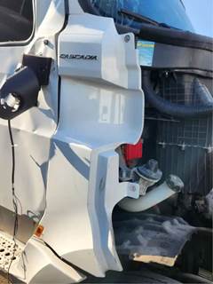 Freightliner Cascadia 126 Cowl