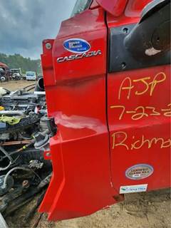 Freightliner Cascadia 126 Cowl