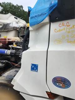 Freightliner Cascadia 126 Cowl