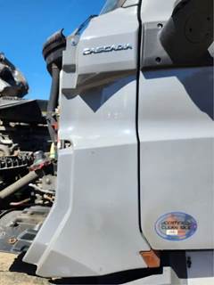 Freightliner Cascadia 126 Cowl